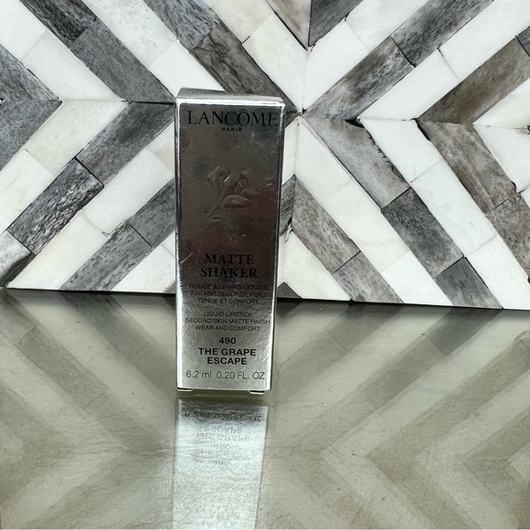 Lancôme matte shaker lipstick 490 THE GRAPE ESCAPE - Picture 3 of 3